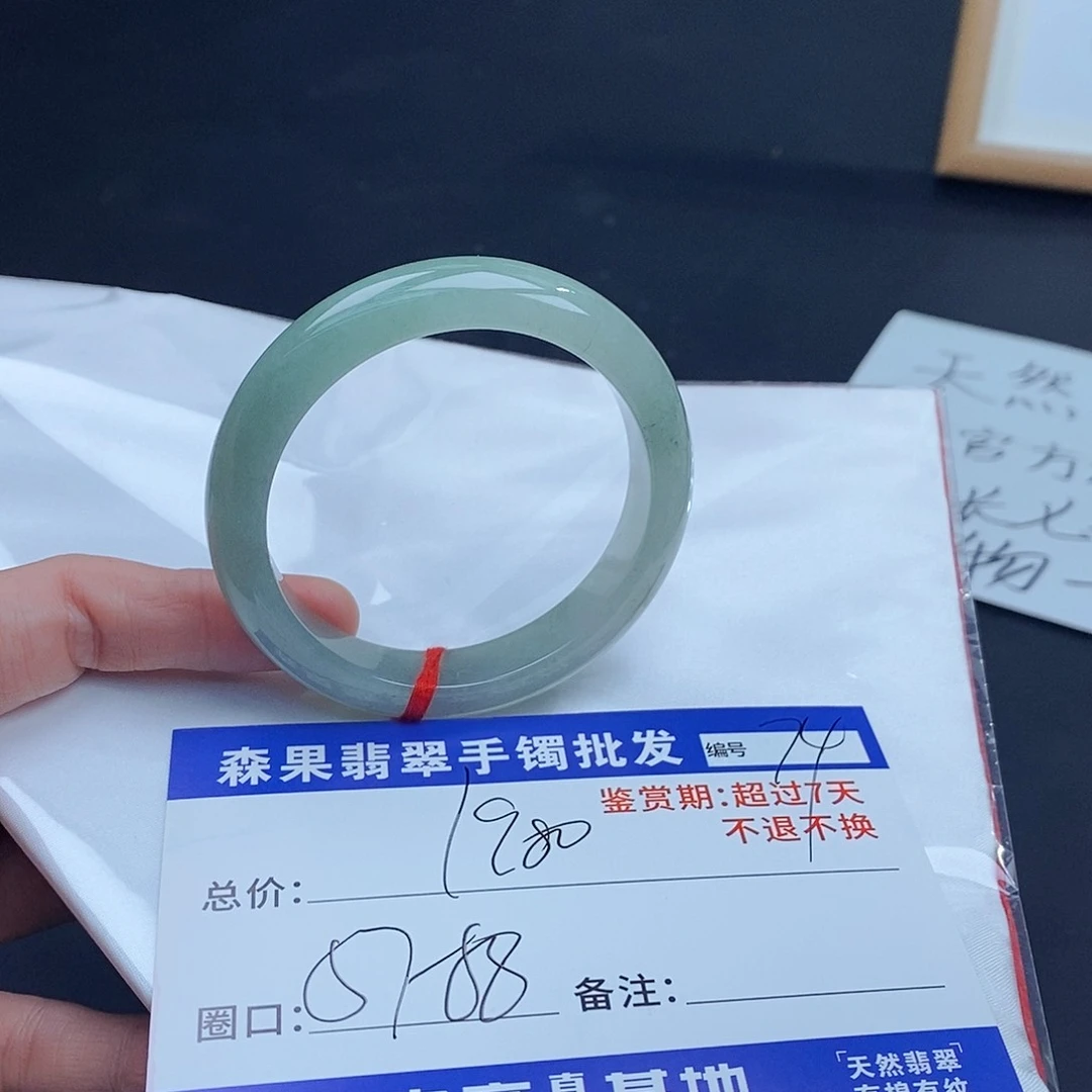 翡翠手镯未镶嵌翡翠