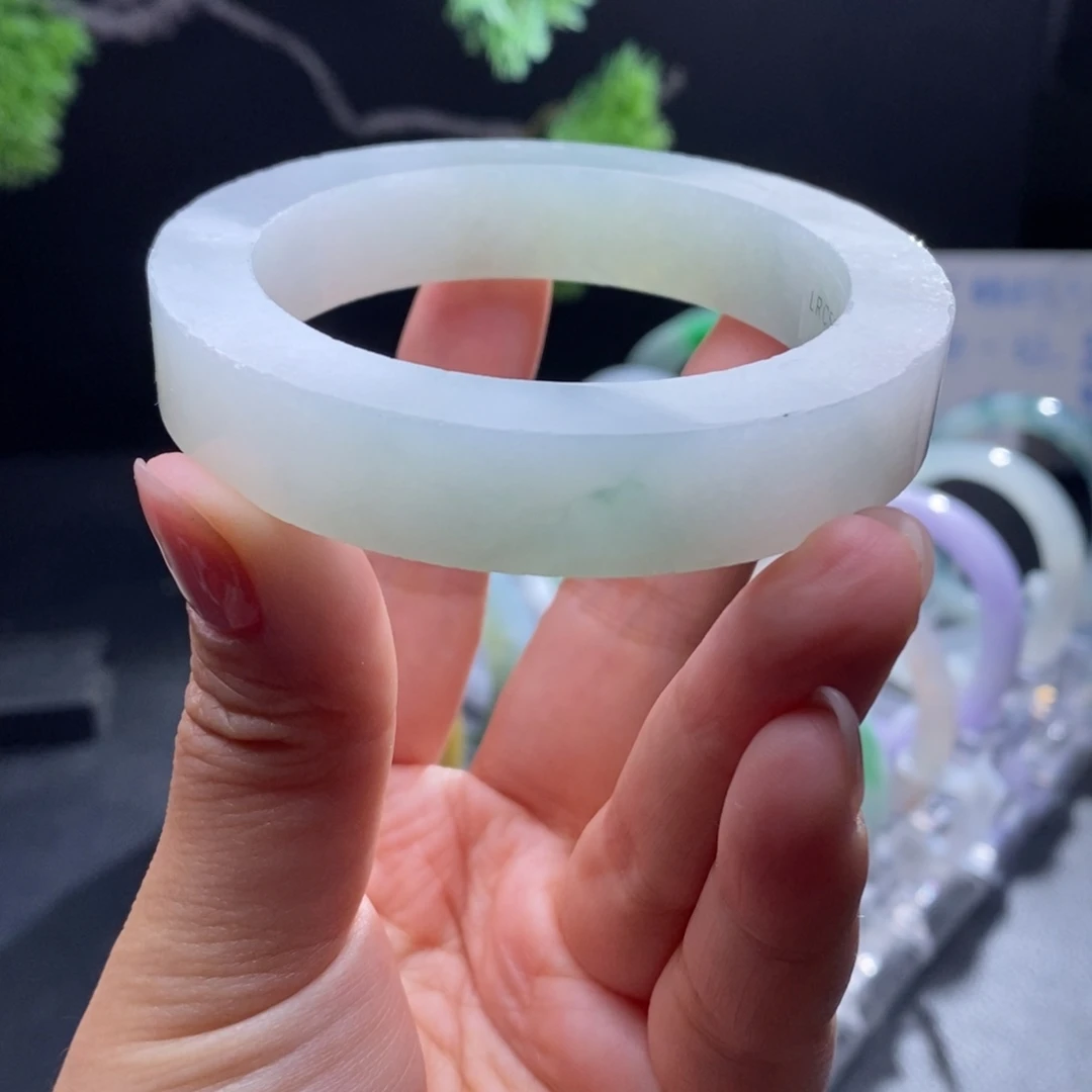 定制翡翠未镶嵌翡翠手镯