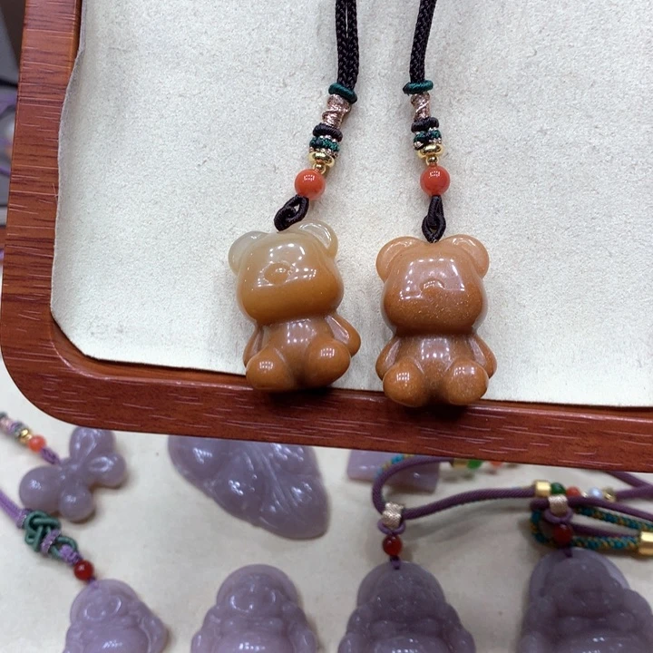 石英质玉颈饰合金