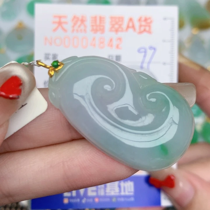 颈饰18K金镶嵌翡翠如意