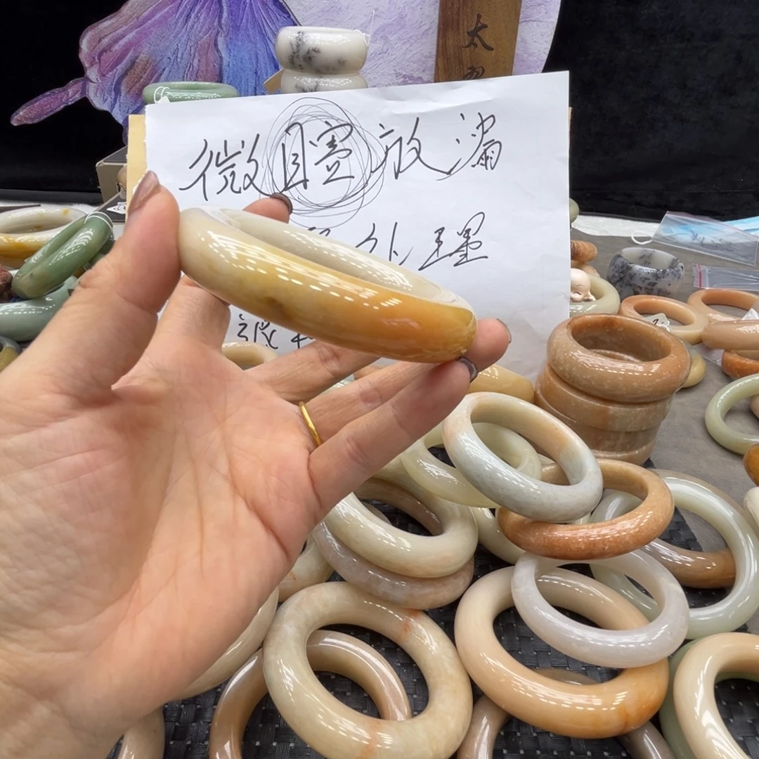 知***-石英质玉未镶嵌手镯