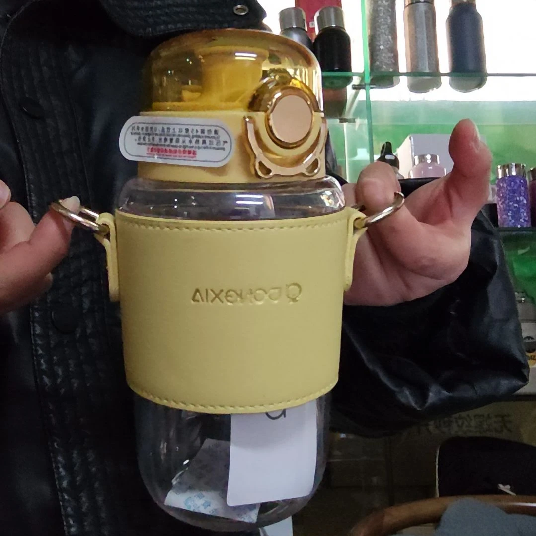 塑料不支持退换货，吸管杯。