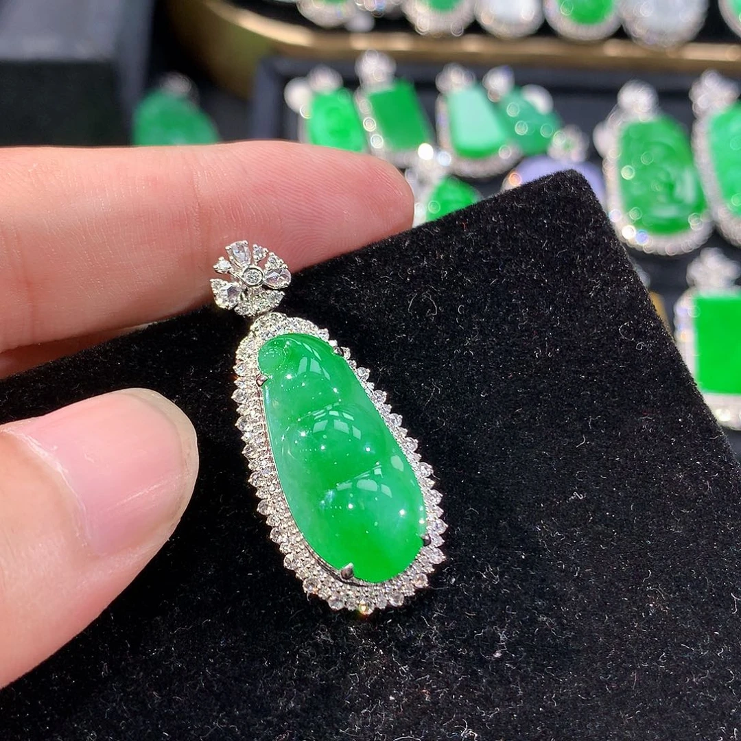 翡翠18K金镶嵌颈饰