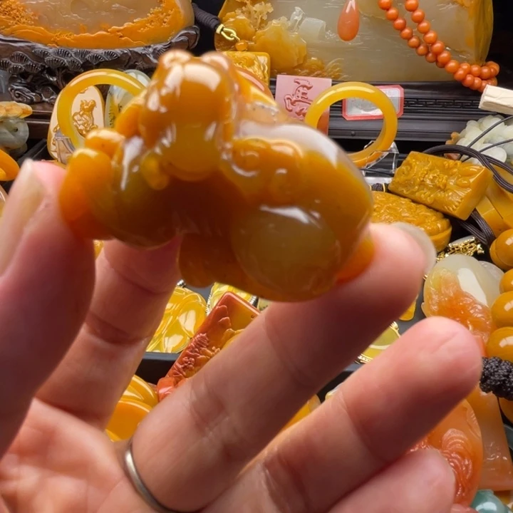 未镶嵌石英质玉（黄龙玉）颈饰M*h