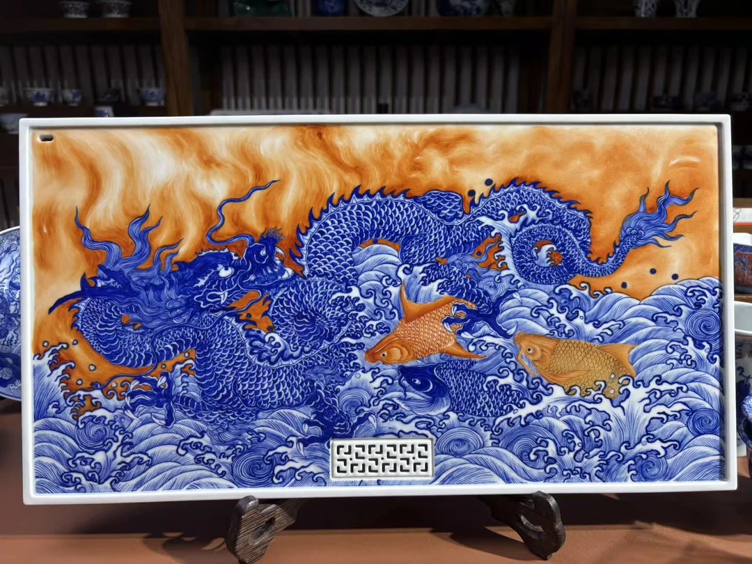 青花矾红描金鱼化龙炮台（带排水孔的茶托盘）