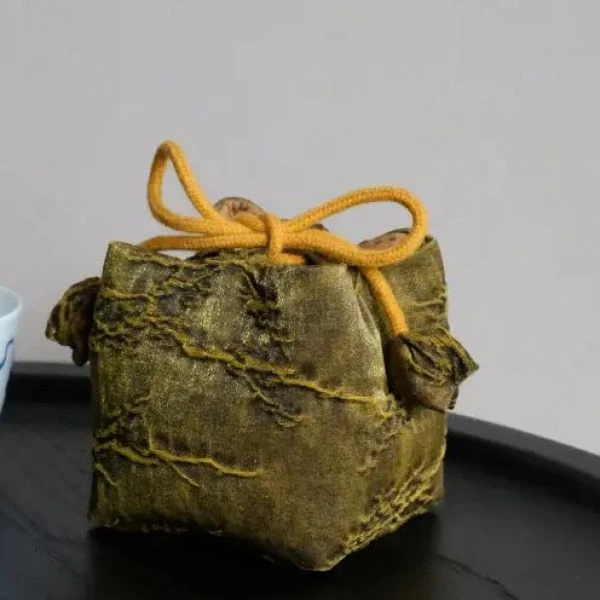 阿茶 <冰梅>黄色真丝提花香云纱小方口茶道配件（慢蓝S0843）