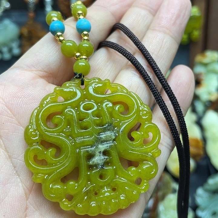 蛇纹石玉未镶嵌颈饰