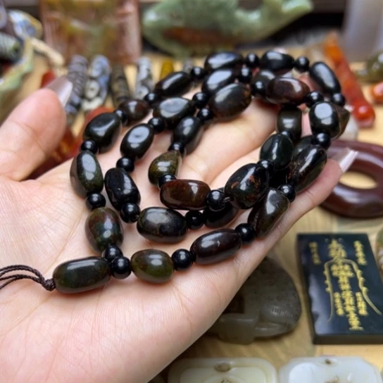 蛇纹石玉未镶嵌颈饰