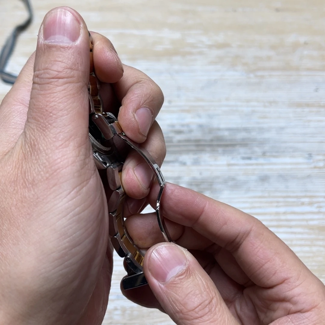 瓷片云****瓶密密麻麻地排列着一