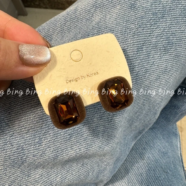 铜合金耳饰 调性~秋冬高端精致韩系美拉德 棕色绒面耳钉耳环 A03