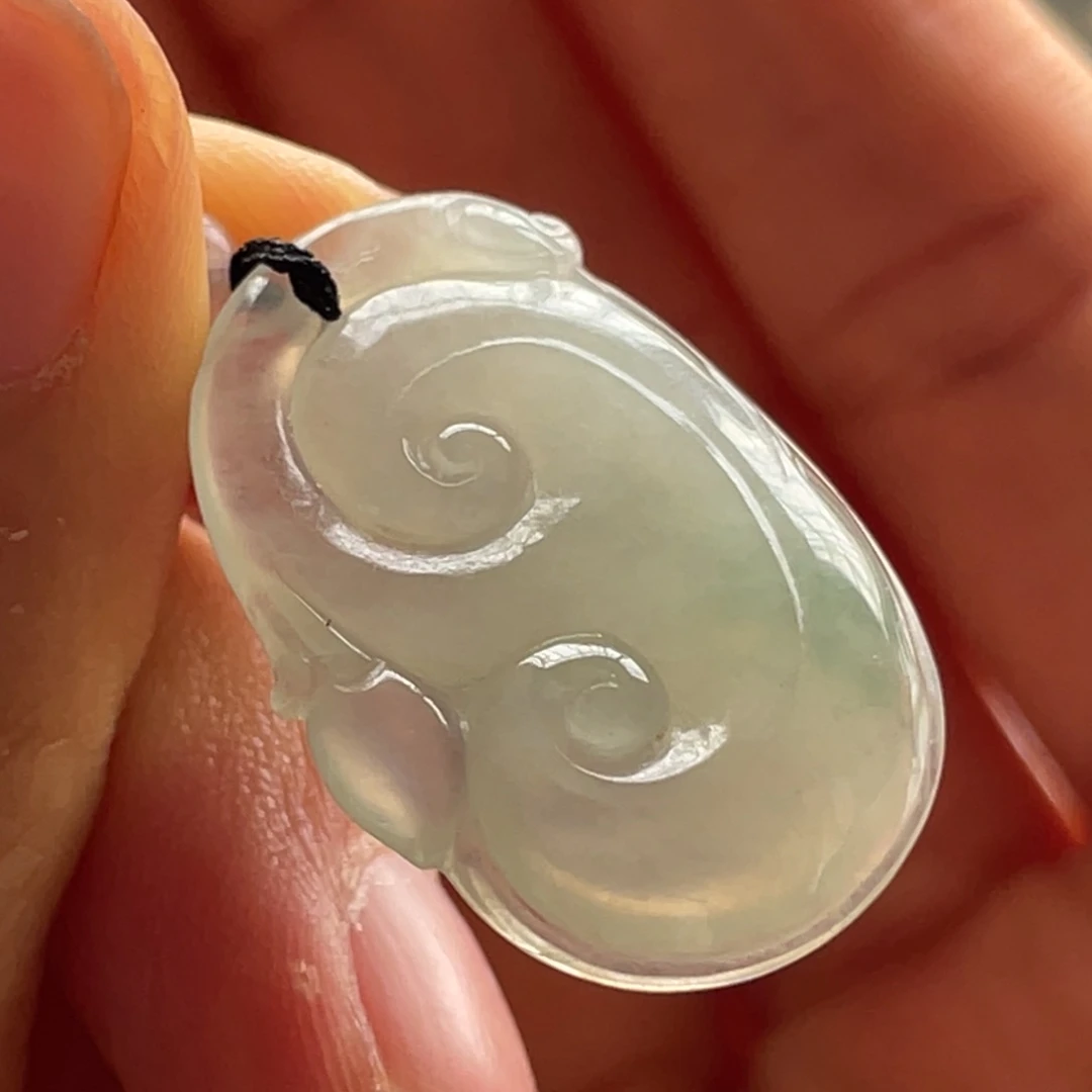 翡翠颈饰未镶嵌如意