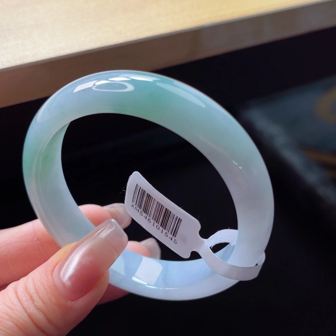 翡翠手镯未镶嵌手镯