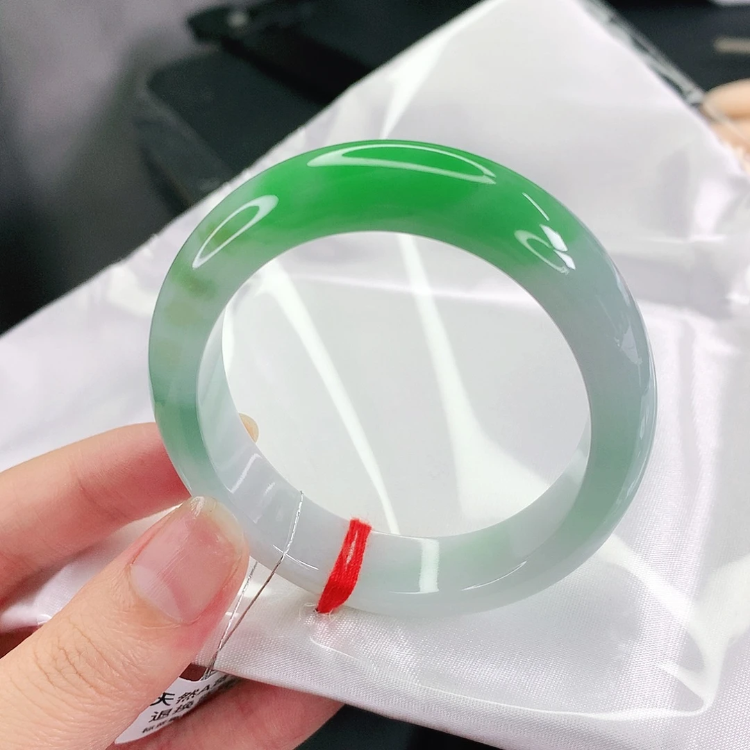 翡翠未镶嵌手镯53贵妃