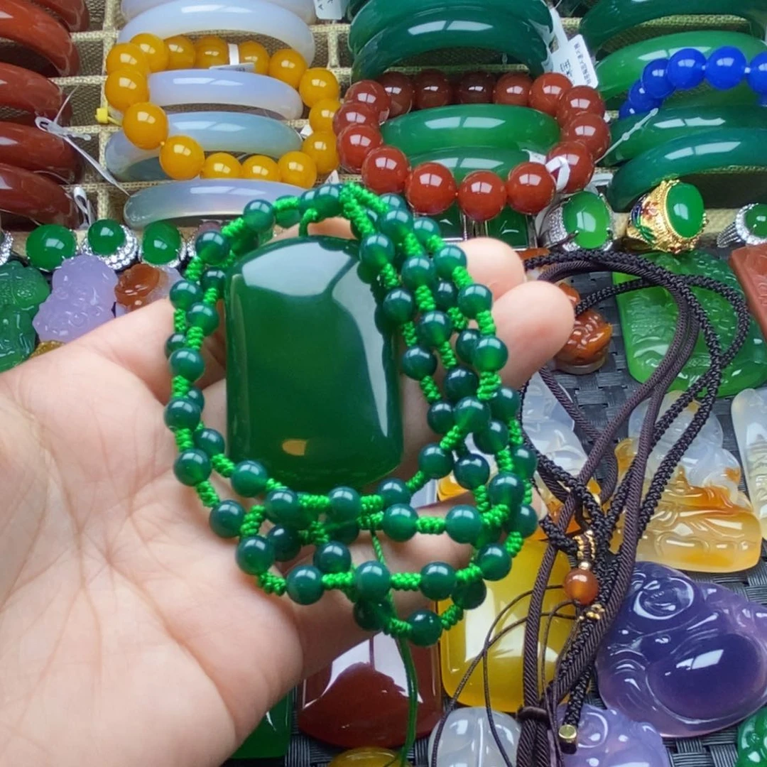 玛瑙/玉髓颈饰未镶嵌陈****箱