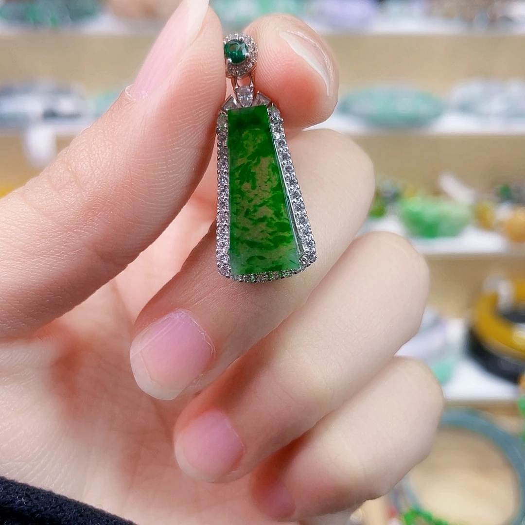 翡翠未镶嵌手链吊坠