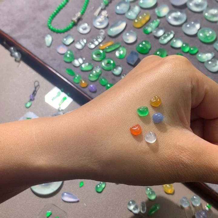 翡翠裸石五彩苹果