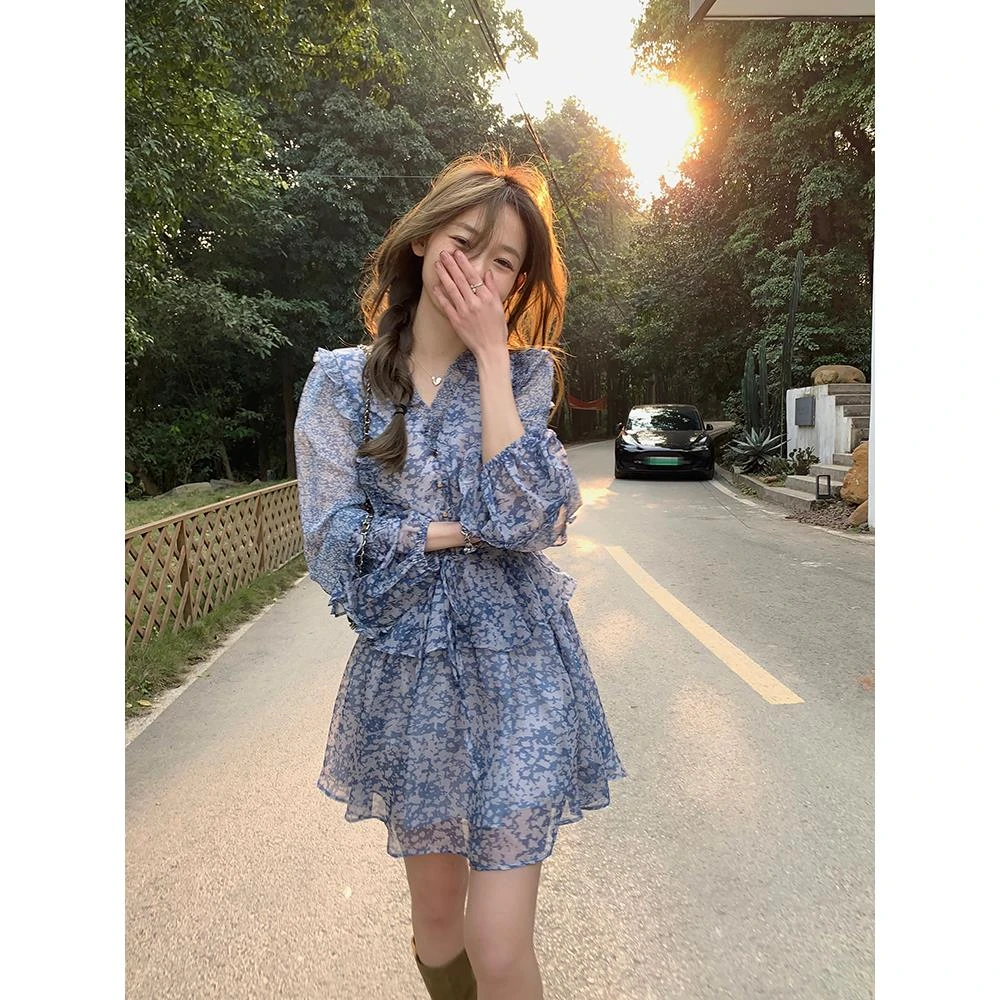 新款茶歇法式蓝色雪纺碎花连衣裙女小个子显瘦气质绝美日落裙子