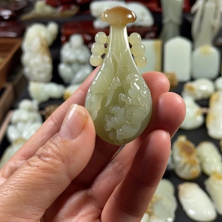 和田玉（糖玉）未镶嵌挂件