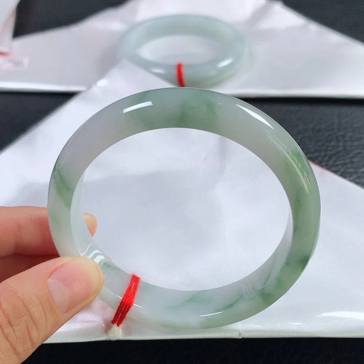 整***觉翡翠未镶嵌手镯59圈