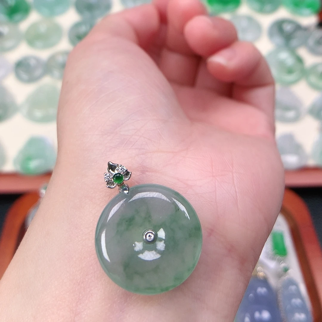 翡翠未镶嵌颈饰吊坠