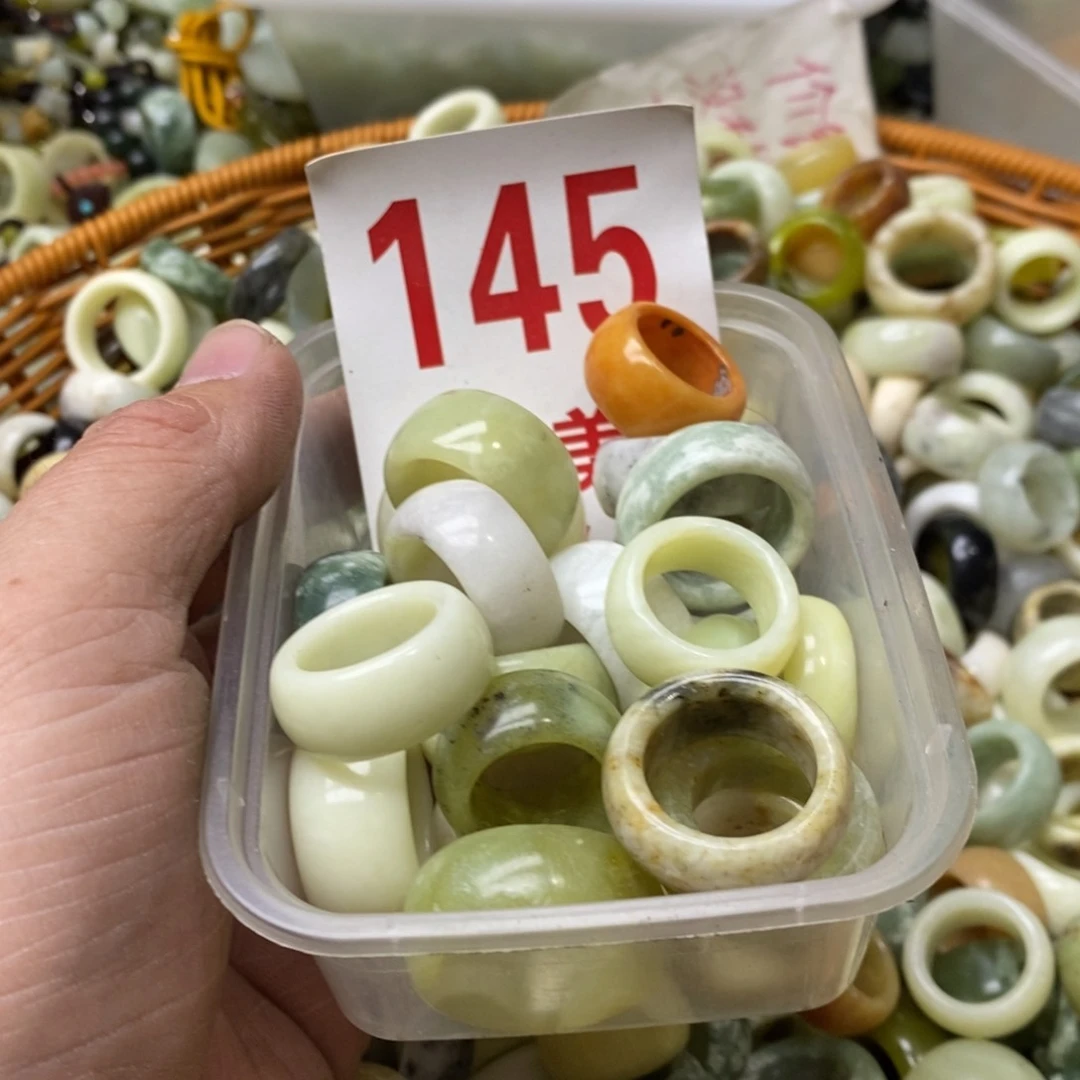 蛇纹石玉挂坠未镶嵌