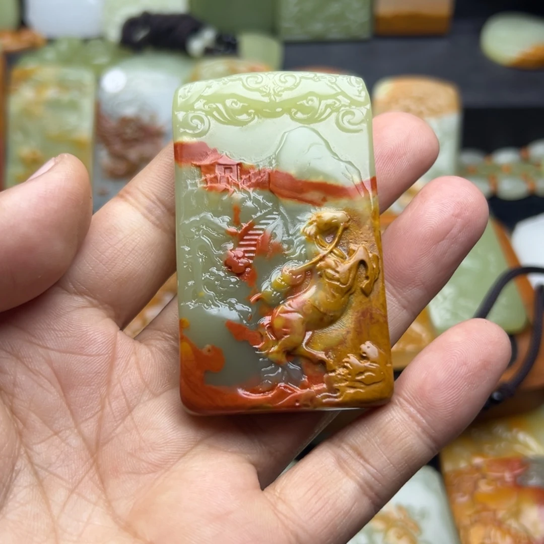 强***观天然玉石马牌子吊坠