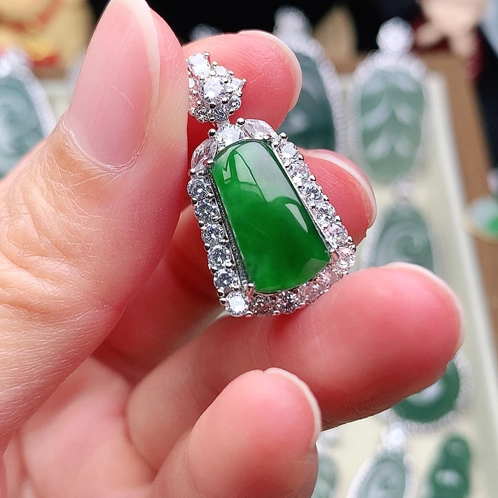 颈饰未镶嵌翡翠吊坠