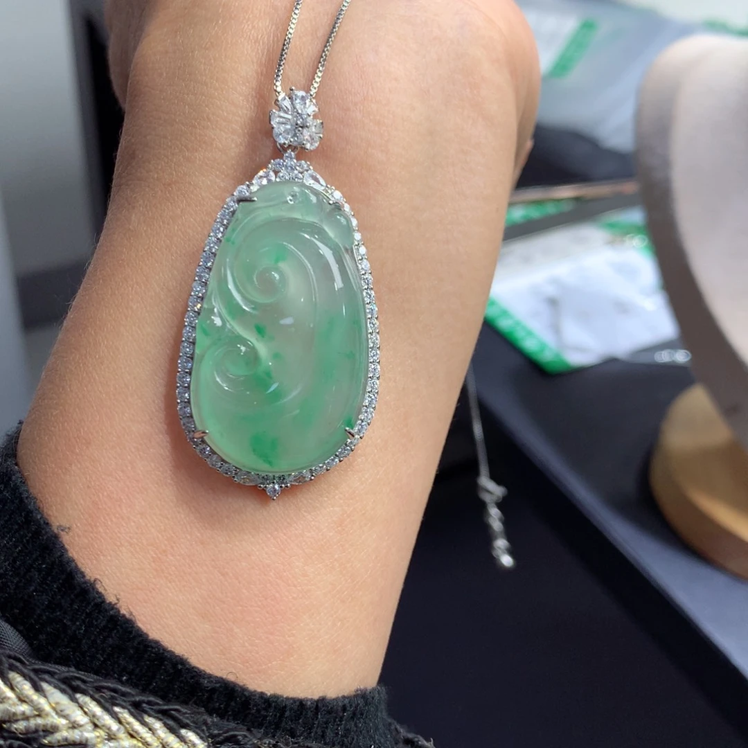 颈饰银S925镶嵌石英质玉（非洲翠）