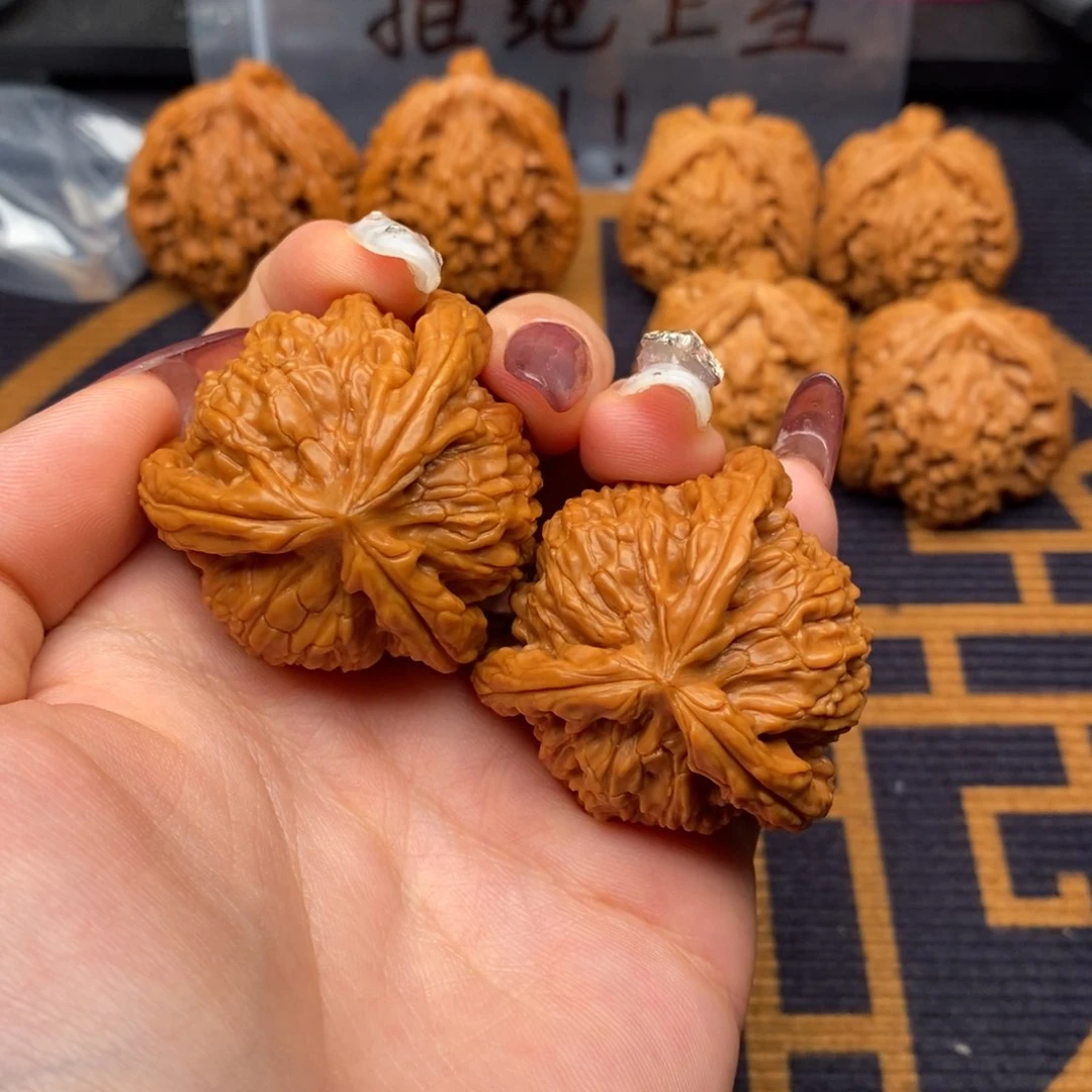 海***步文玩核桃吊坠白狮子