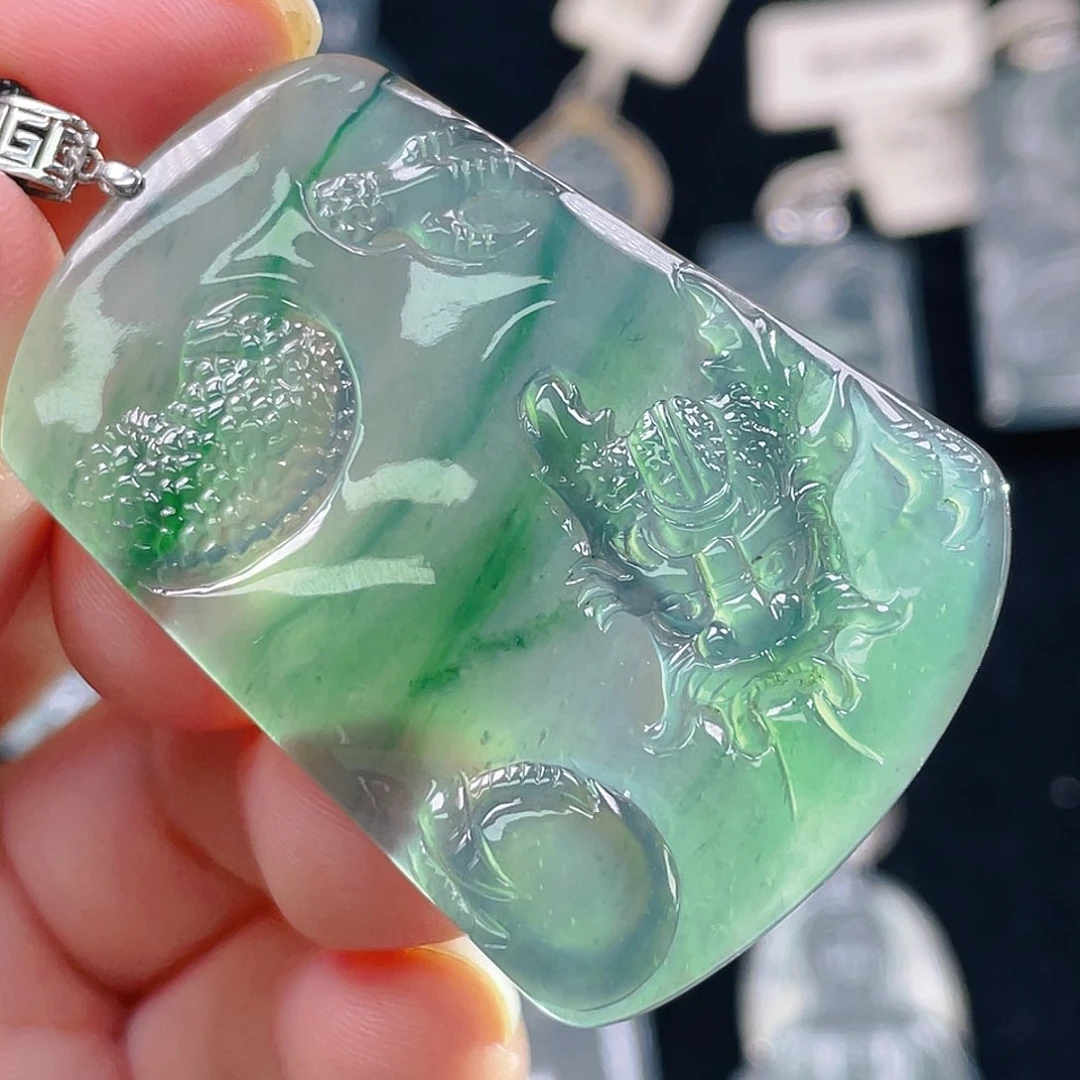 颈饰18K金镶嵌翡翠18，