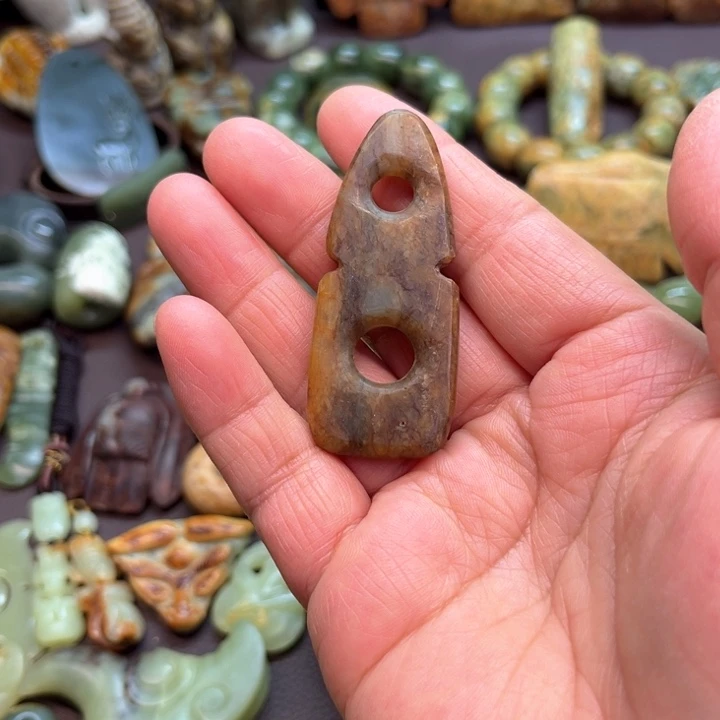 岫岩河磨玉（透闪石质玉）把件未镶嵌六****年