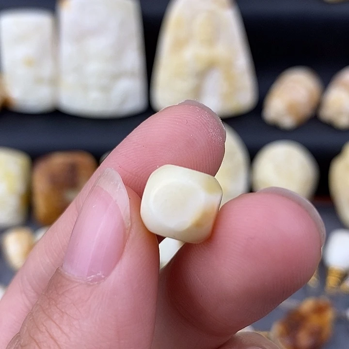 琥珀未镶嵌裸石10六方