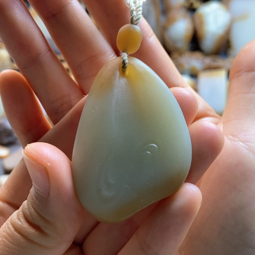 【闪购商品】颈饰未镶嵌和田玉（糖玉）