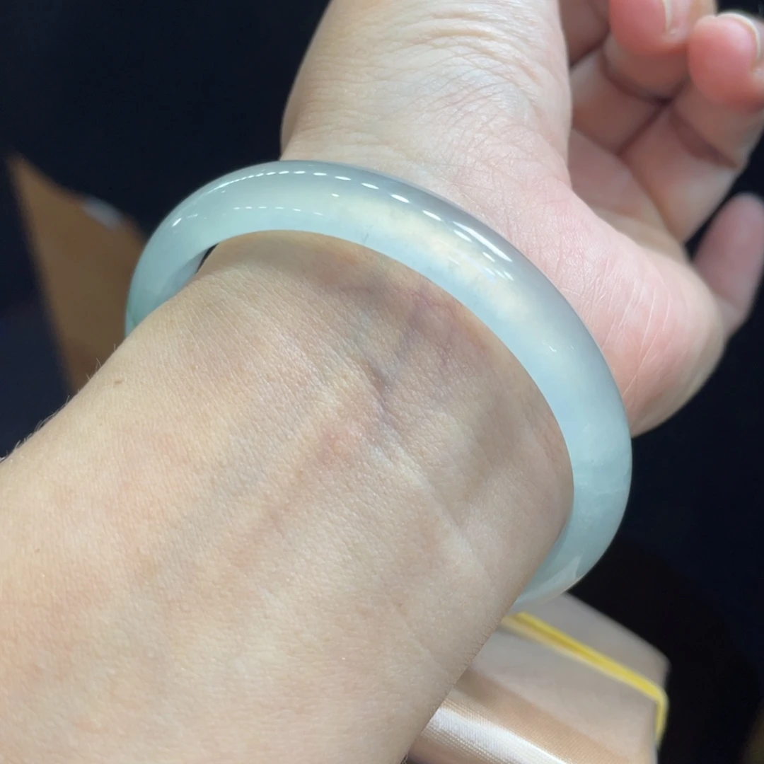 翡翠未镶嵌手镯52.1贵妃 炸钢炸光