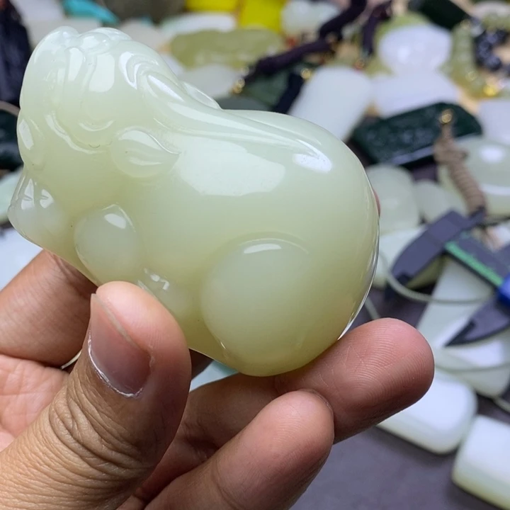 西***糖和田玉未镶嵌颈饰