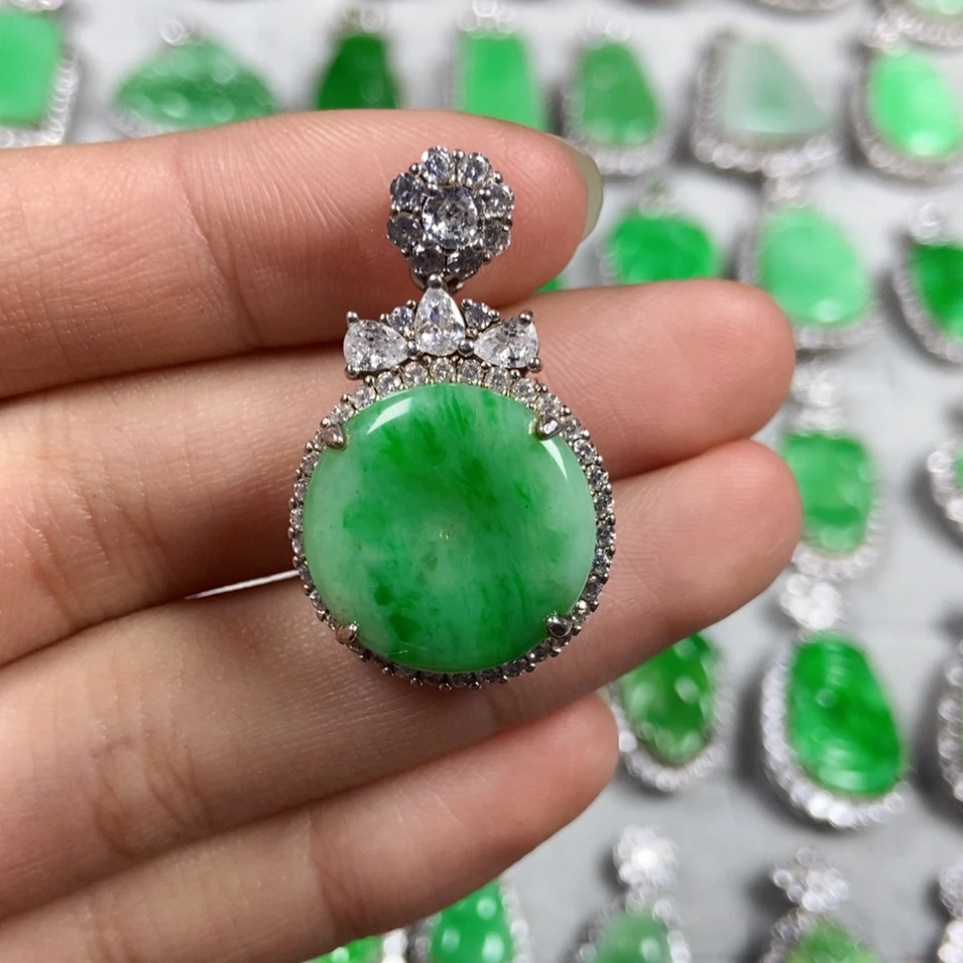 颈饰未镶嵌翡翠平安扣