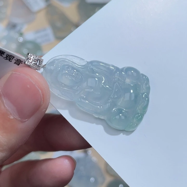 颈饰18K金镶嵌翡翠