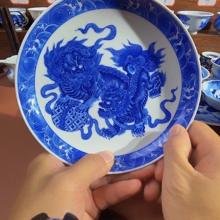 乌***拉青花手工手绘狮子