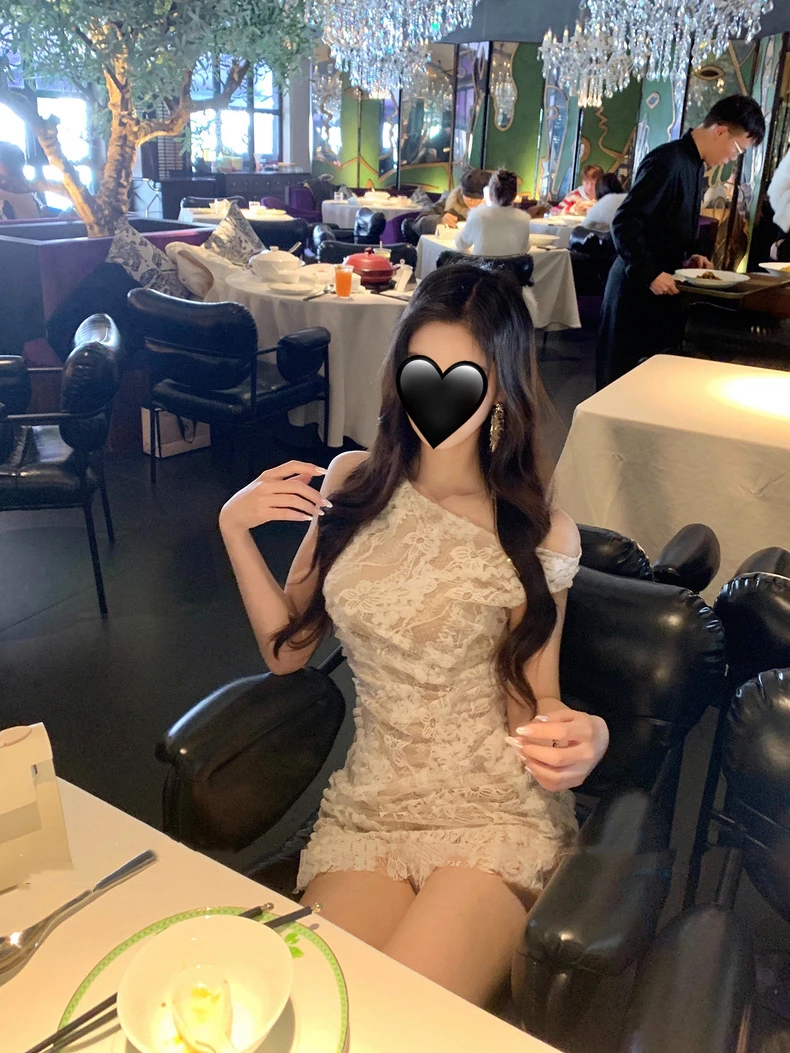 攻心蕾丝 斜肩蕾丝连衣裙女精致刺绣花朵纯欲风修身气质包臀裙