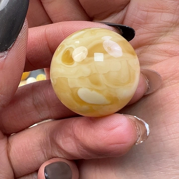 蜜蜡未镶嵌珠宝奇石