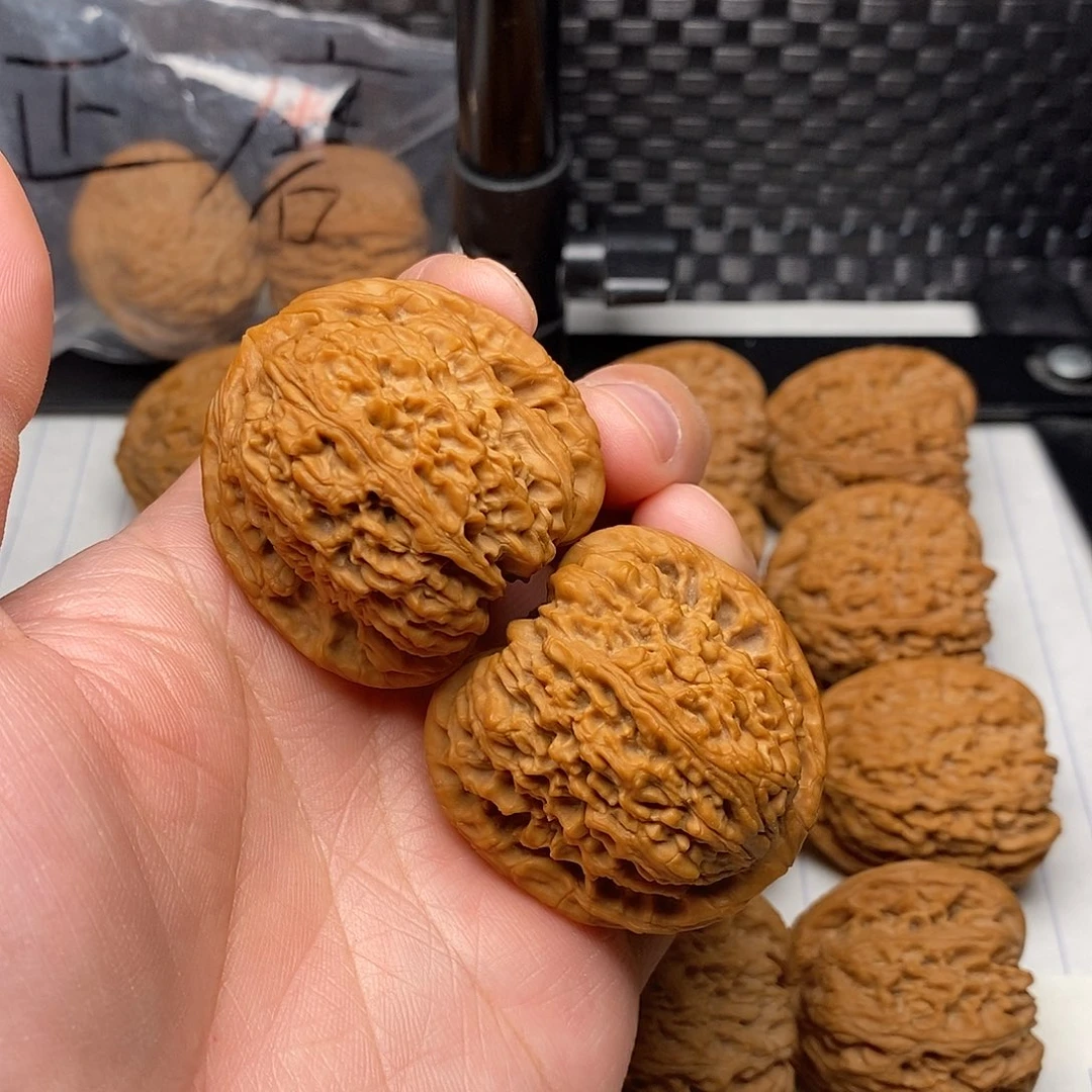 风***淡文玩核桃把件拉丝南将石