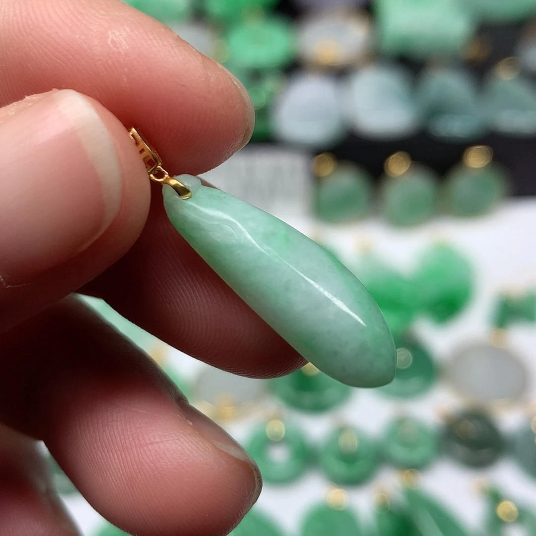 翡翠吊坠(不含链)18K金镶嵌