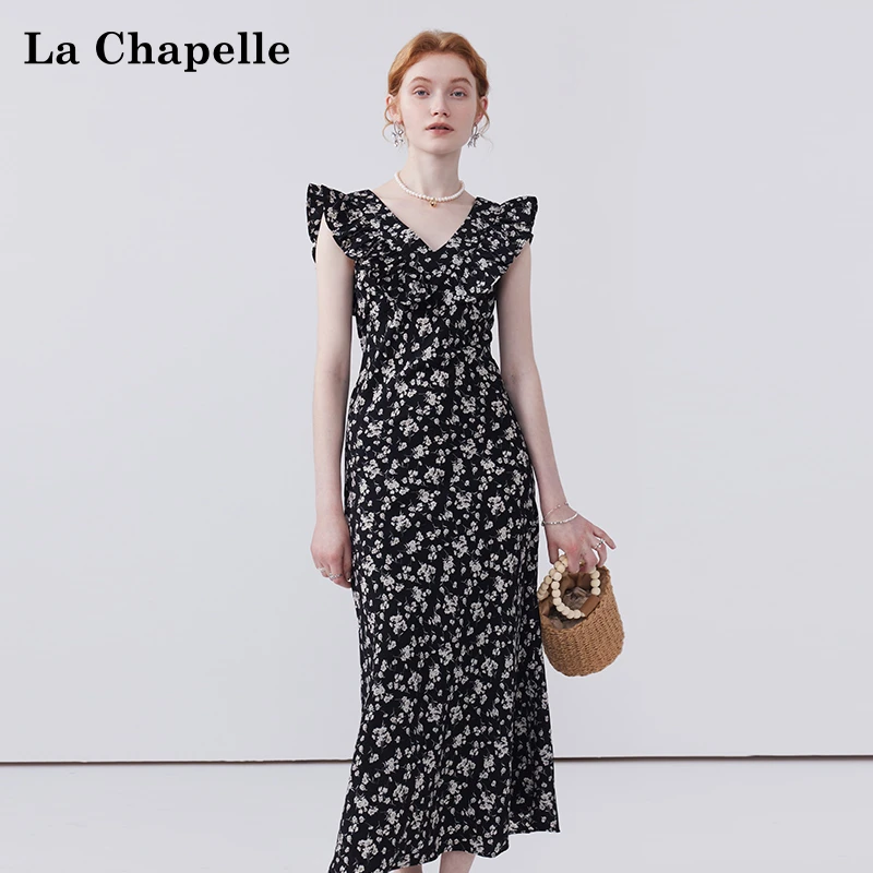 拉夏贝尔夏季气质黑底白花黑底碎花V领木耳边连衣裙飞袖长裙女