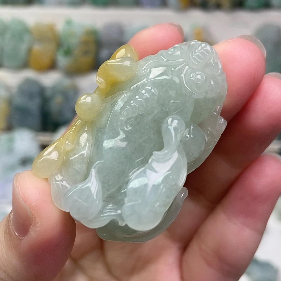 翡翠未镶嵌吊坠(赠链)