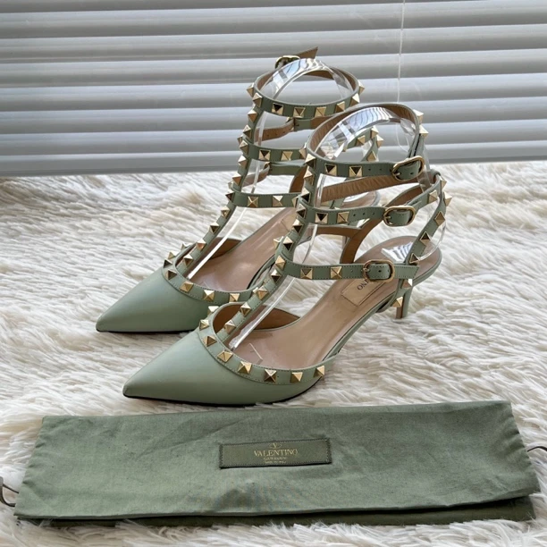 95新 Valentino/华伦天奴 三环扣高跟鞋 36.5码 公价8K c0124