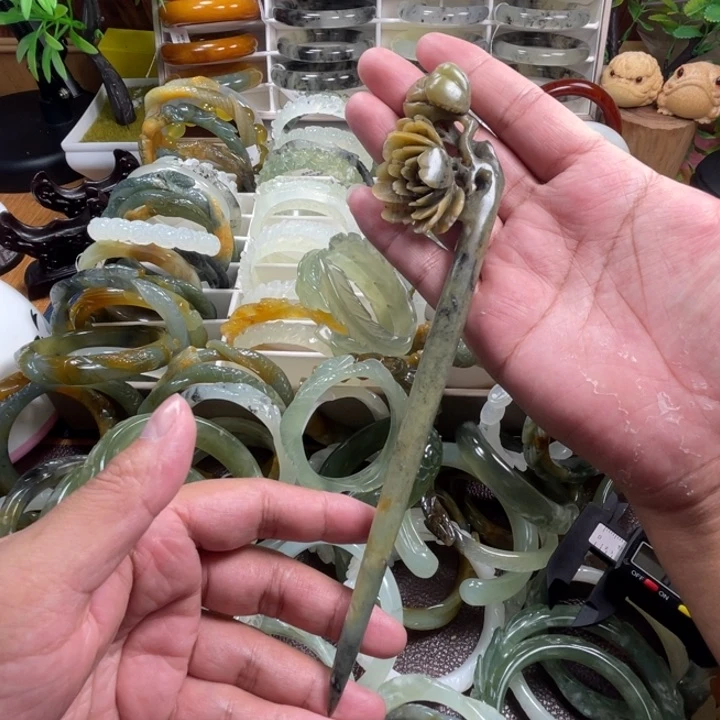 未镶嵌蛇纹石玉颈饰