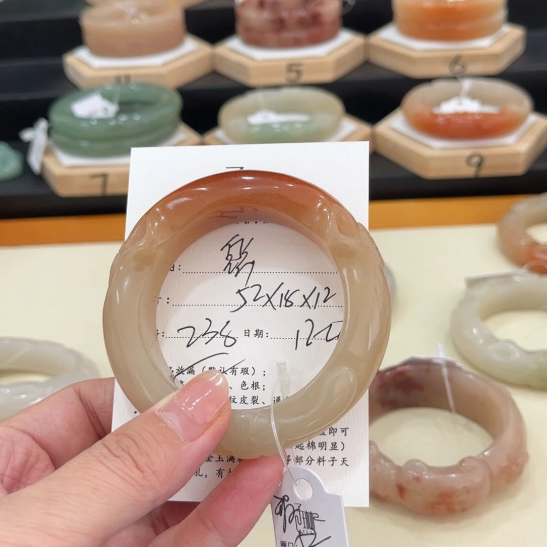 未镶嵌手镯石英质玉皇****吗