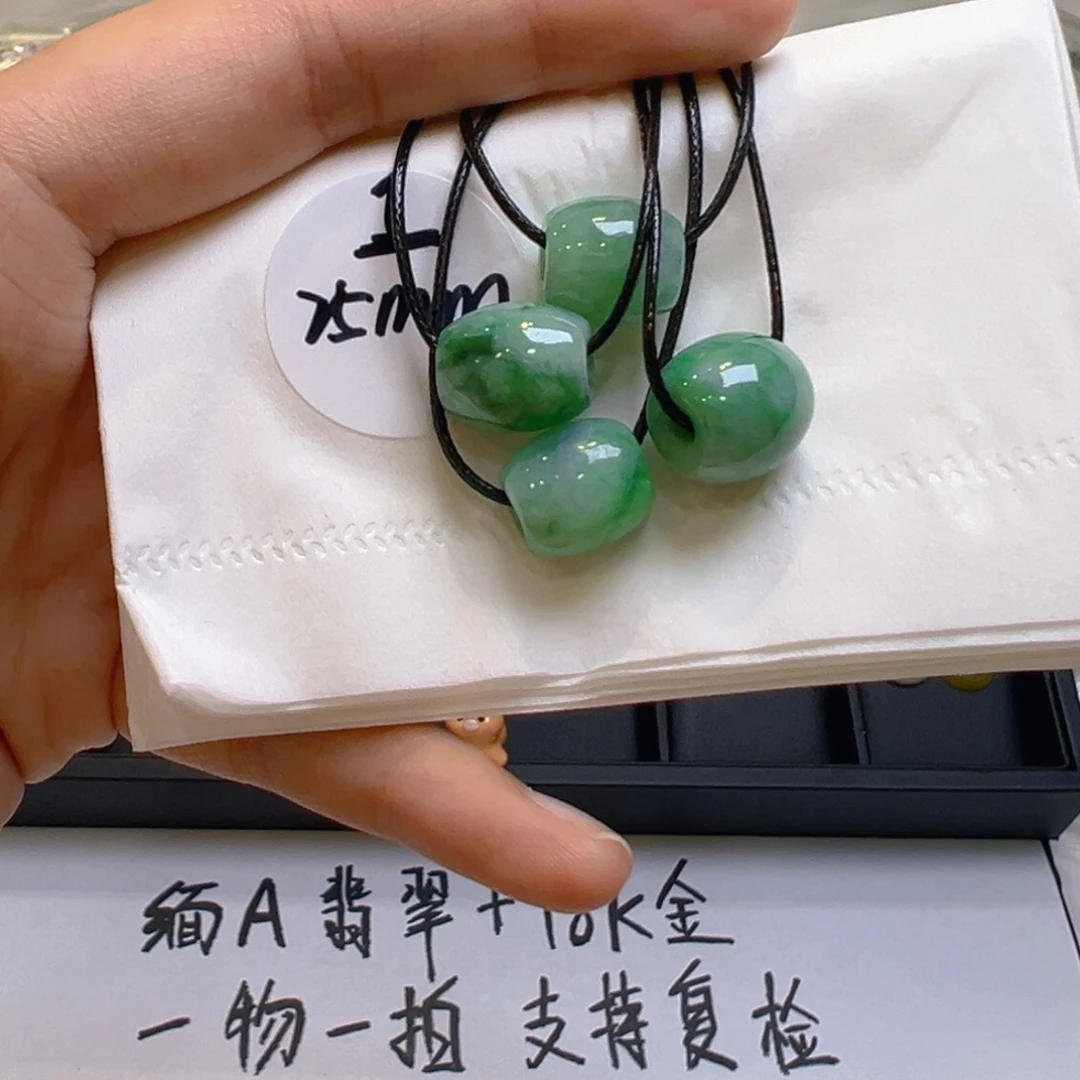 翡翠未镶嵌颈饰多样性