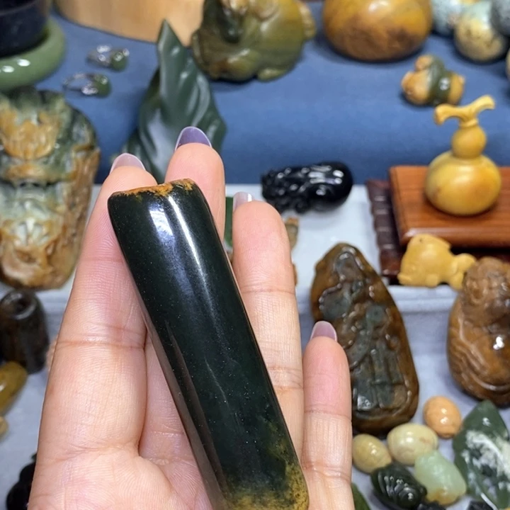 启***航岫岩河磨玉（透闪石质玉）未镶嵌把件
