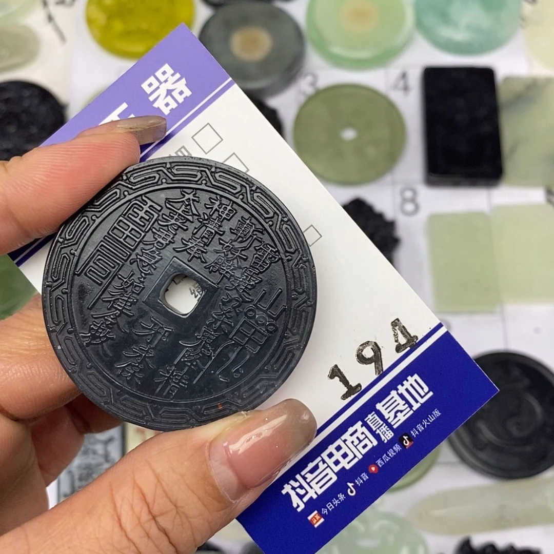 【闪购商品】岫玉颈饰未镶嵌吴***像挂件